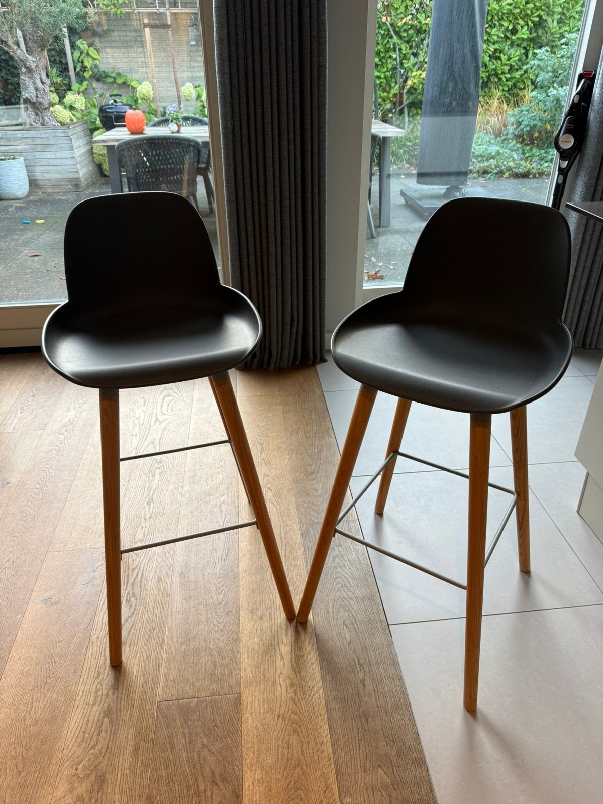 Zuiver Barkrukken (set van 2) Albert Kuip Grijs, Ophalen, Gebruikt, 60 tot 90 cm, Hout