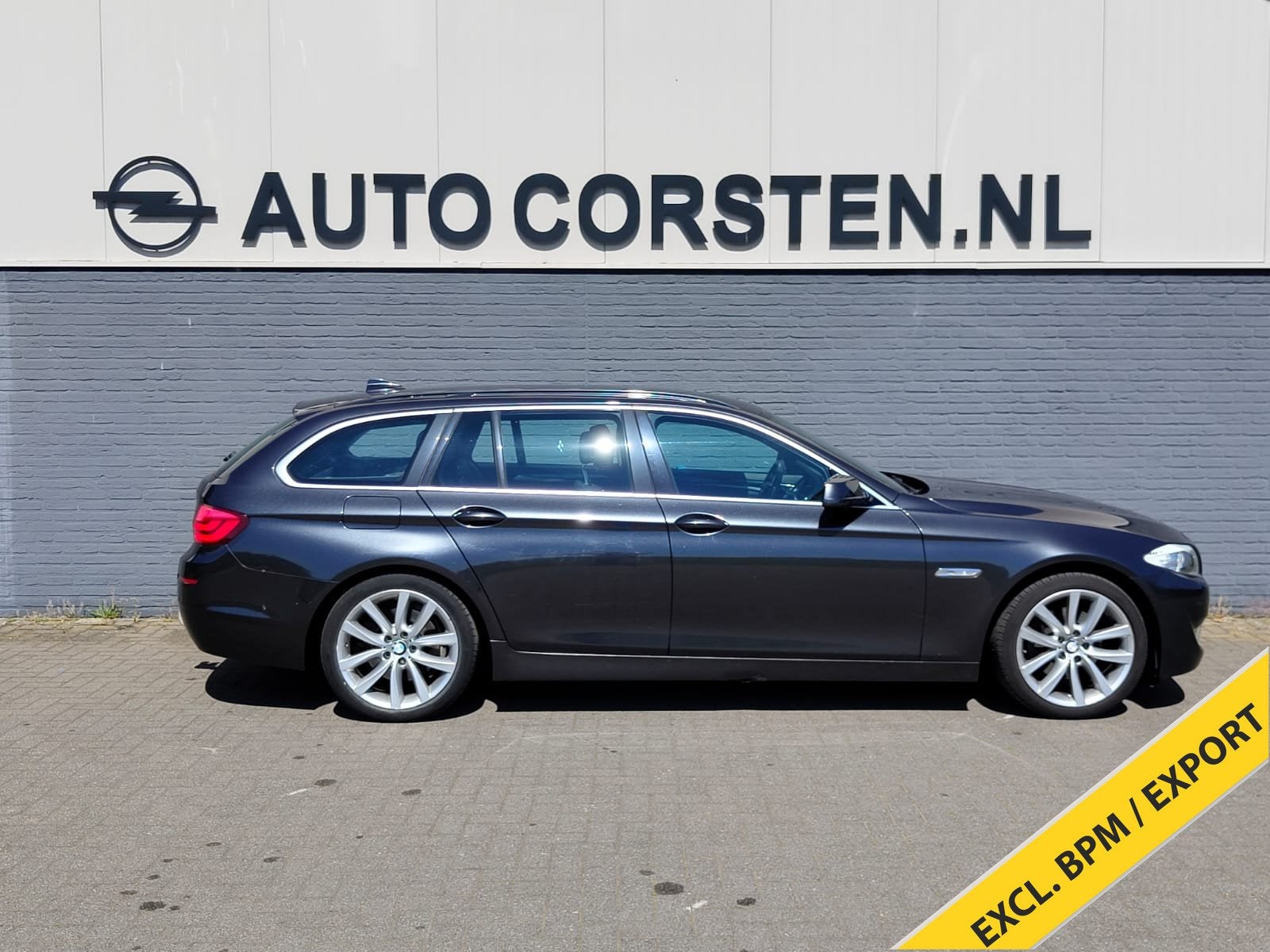 BMW 5 Serie Touring 523i Aut. High Executive Trekhaak Leer N, Euro 5, Achterwielaandrijving, Zwart, 2000 kg