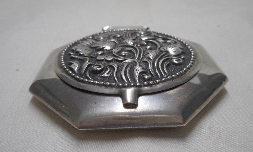 Zilveren antieke Djokja doos nr.1449, Antiek en Kunst, Verzenden, Zilver