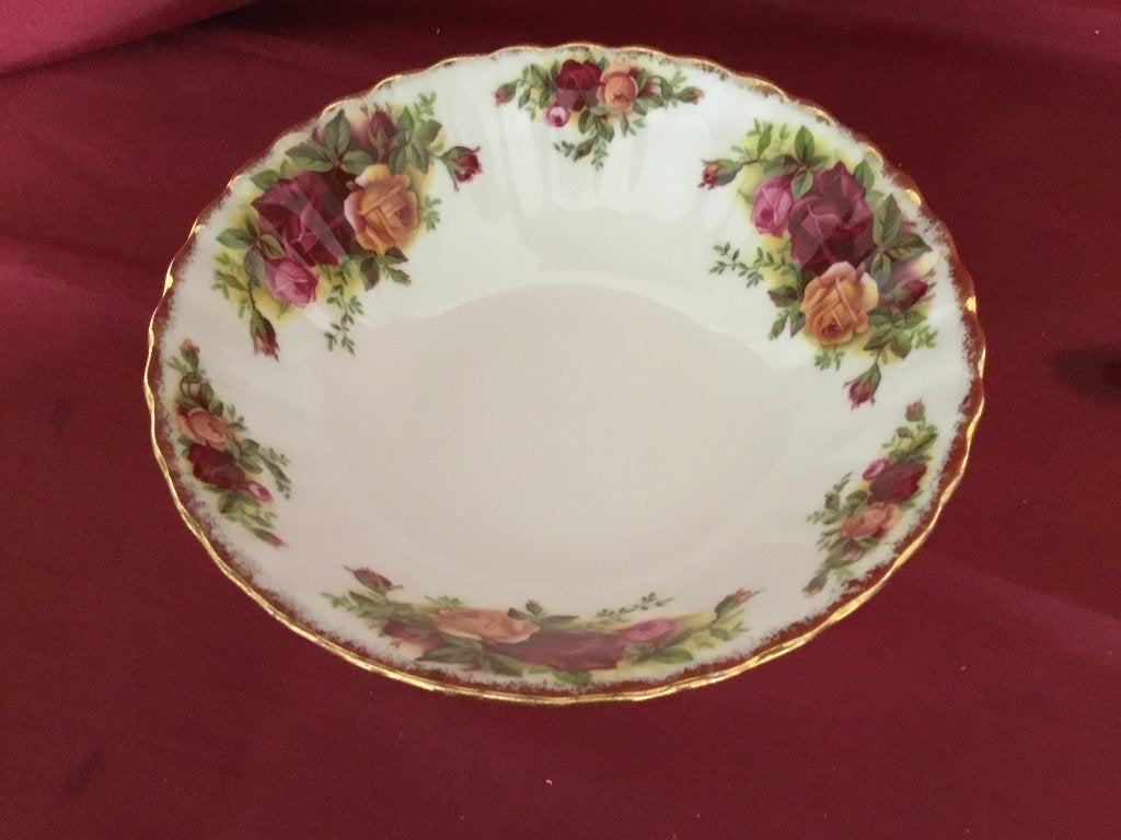 Royal Albert OLD COUNTRY ROSE SALADE / GROENTESCHAAL, Ophalen of Verzenden