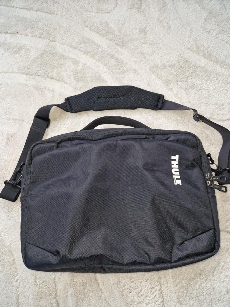 Thule Laptoptas/Schoudertas voor 25.6 i laptop- Zwart, Computers en Software, Laptophoezen, Ophalen of Verzenden, Gebruikt, Overige merken