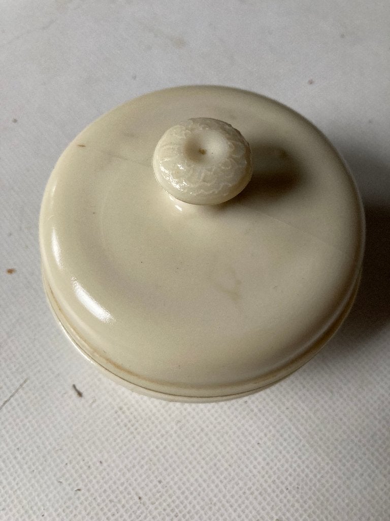 Frans opaline (glas) kommetje met deksel., Ophalen of Verzenden