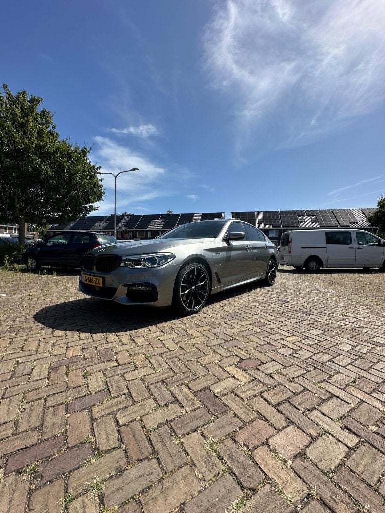BMW 530e M-Sport 2020 Grijs origineel Nederlandse auto, Auto's, 1998 cc, Vierwielaandrijving, 1835 kg, Sedan