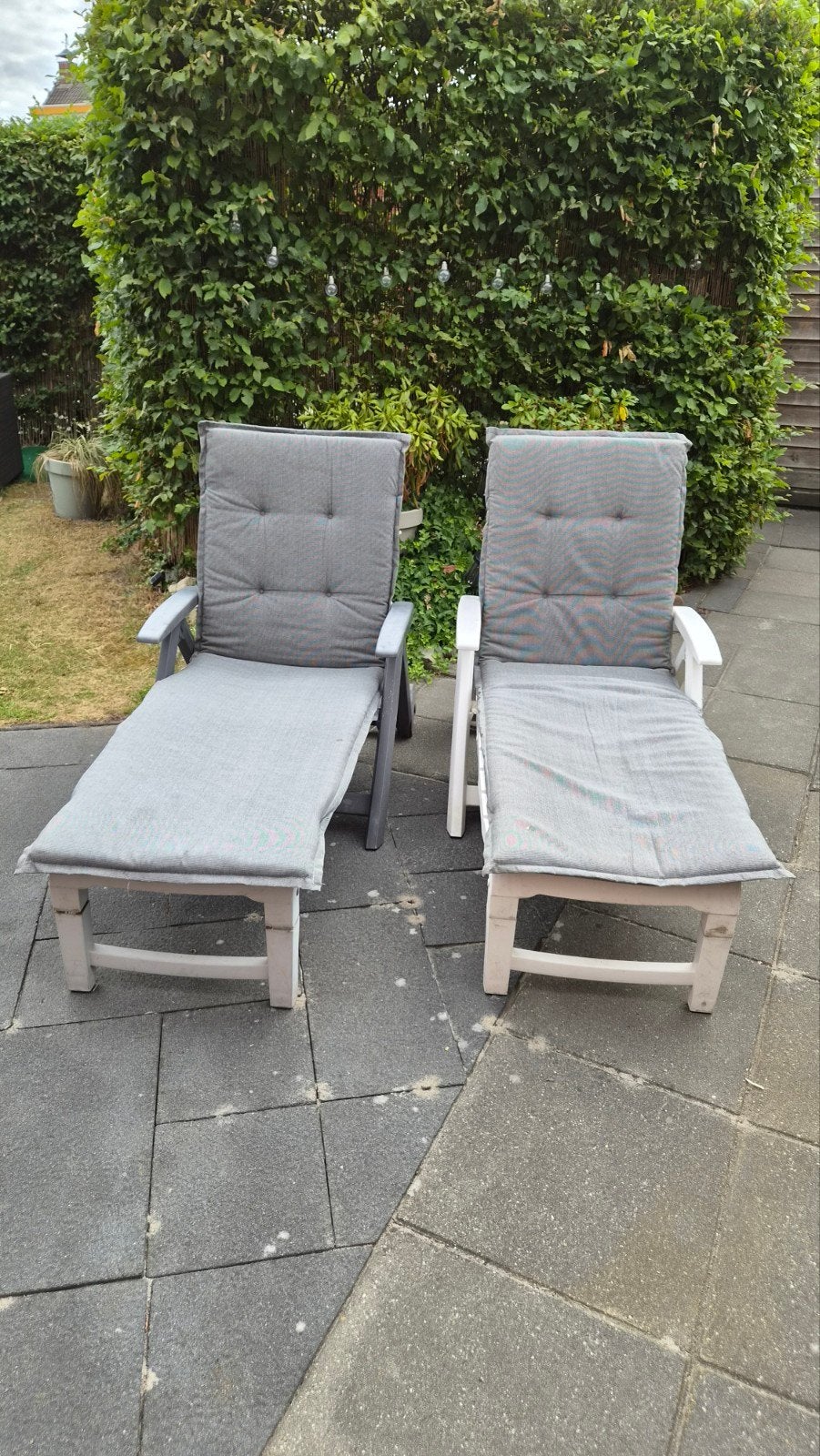 Twee verstelbare ligbedden met wieltjes en kussens, Tuin en Terras, Ligbedden, Ophalen, Zo goed als nieuw, Kunststof, Verstelbaar