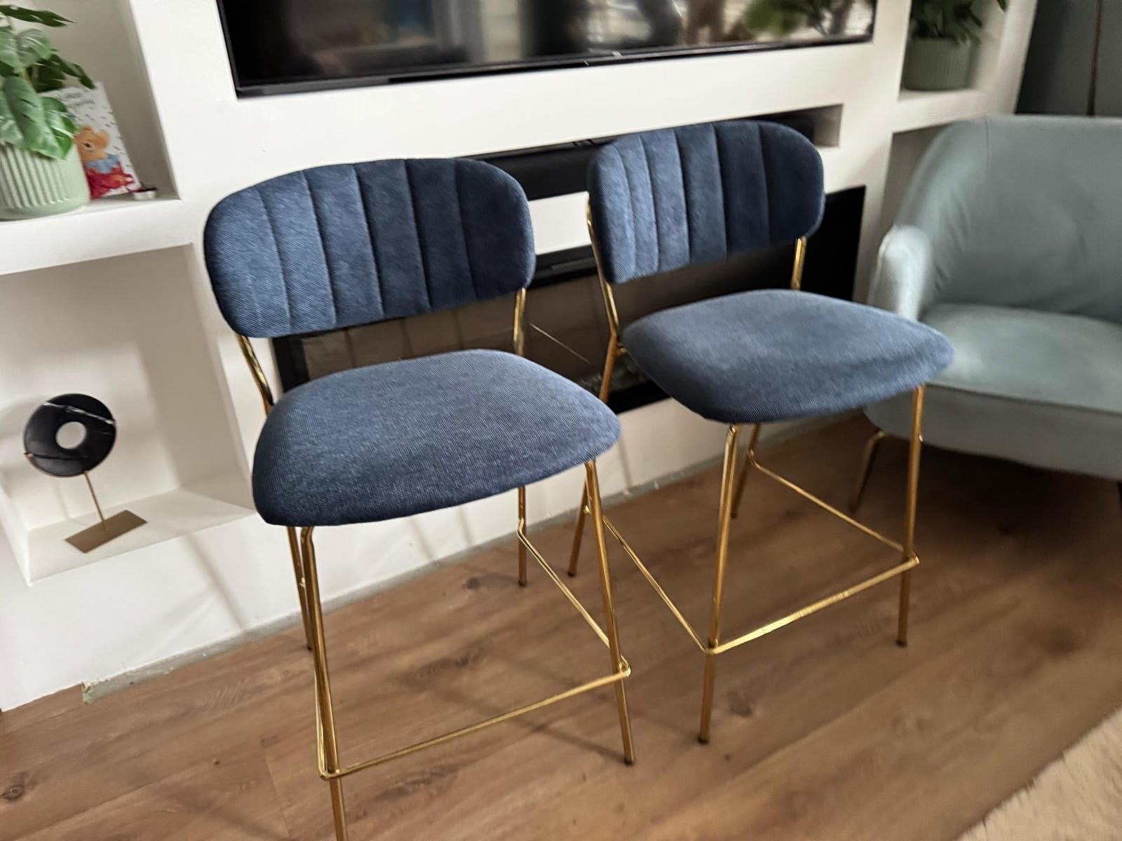 Maison Bobby barstoelen goud/donkerblauw (2 stuks), Ophalen, Met voetsteun, Zo goed als nieuw, 90 cm of meer