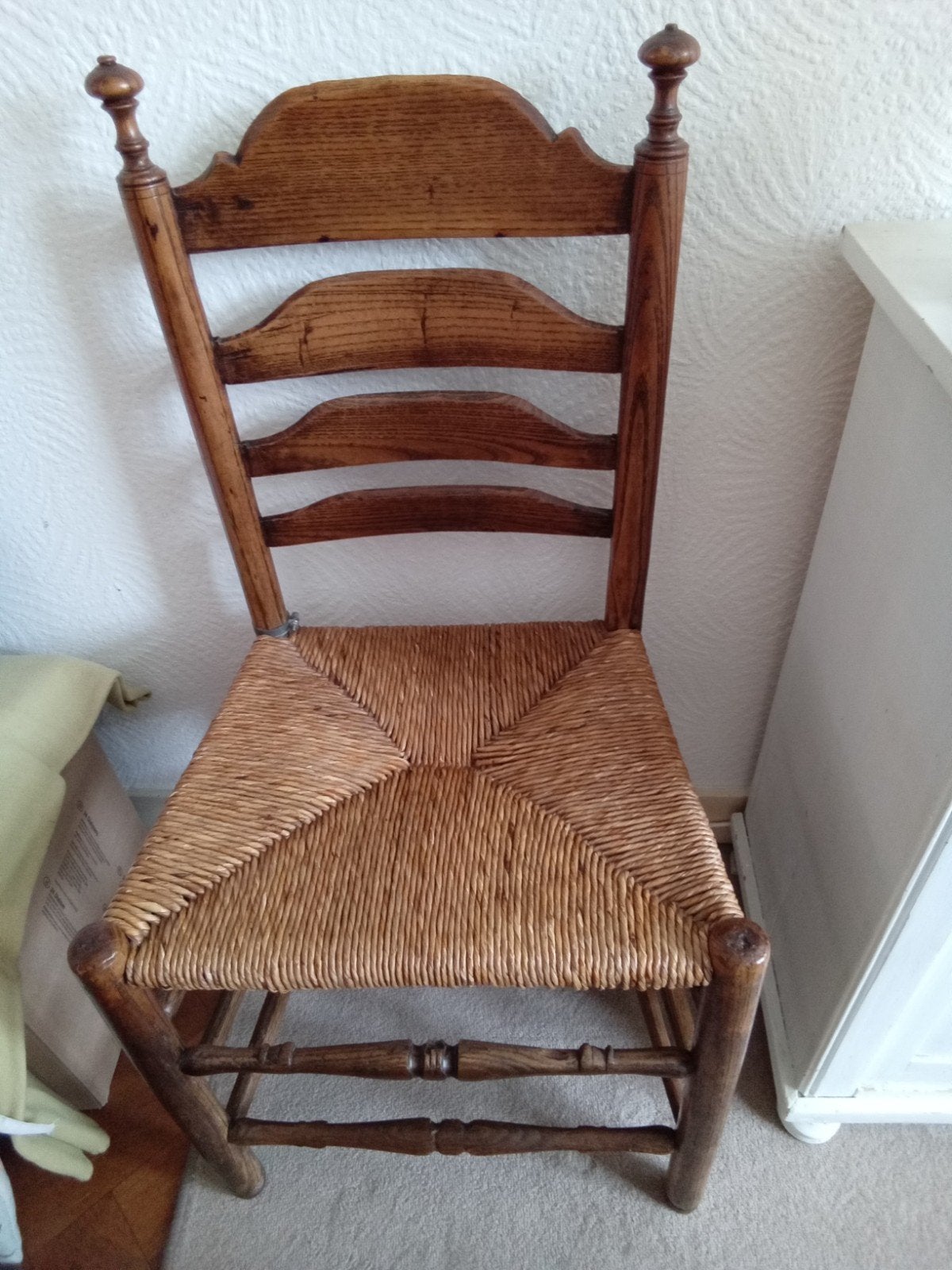 1 houten stoeltje met rieten zitting., Antiek en Kunst, Ophalen