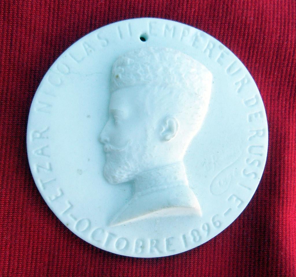 Tsaar Nikolaas II met Papakha-muts Sèvres porselein, 1896, Ophalen of Verzenden, Zo goed als nieuw, Buitenland, Overige typen