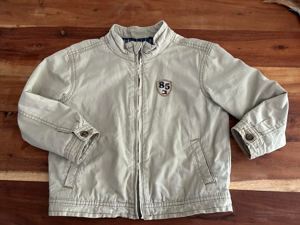Tommy Hilfiger zomerjas jasje gevoerd maat 104 beige, Kinderen en Baby's, Kinderkleding | Maat 104, Ophalen of Verzenden, Zo goed als nieuw