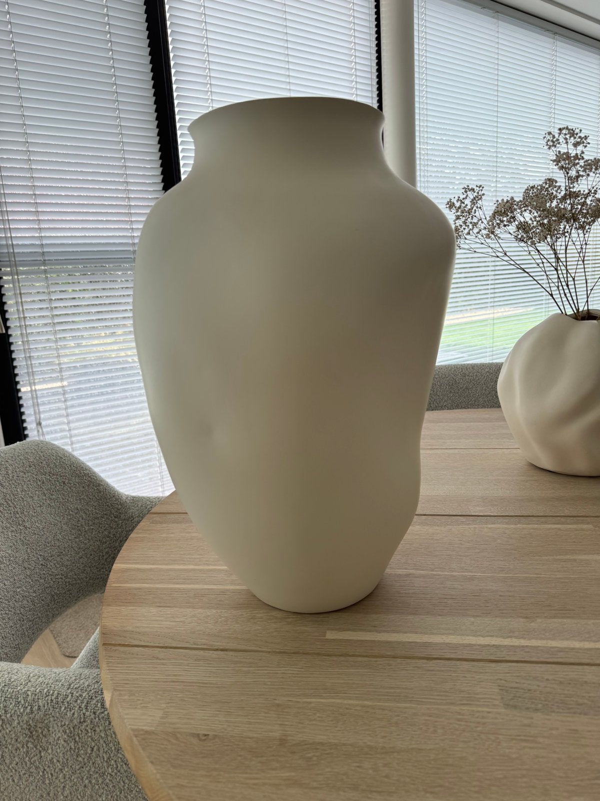 Grote off-white vaas – Kwantum Derval – 50 cm hoog, Ophalen, Zo goed als nieuw, Wit, 50 cm