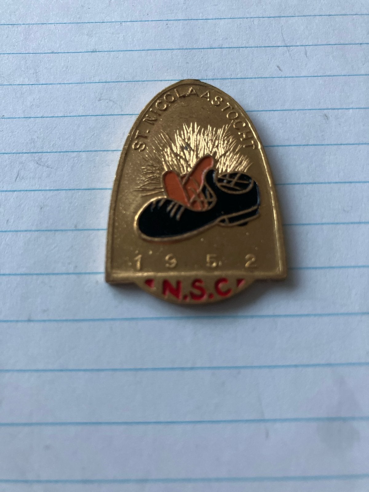 Vintage St. Nicolaas Astoot N.S.C. Speldje 1952, Verzenden