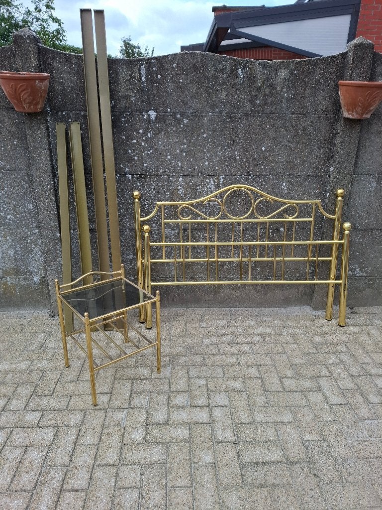 Gouden bed 140cm met tafelje, Ophalen, Tweepersoons, Metaal, 140 cm