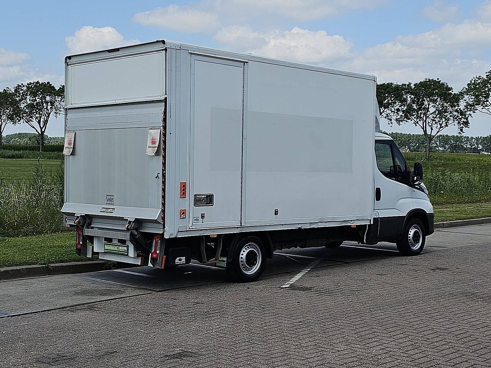 IVECO DAILY 35S14       bakwagen laadklep!, Automaat, 136 pk, Gebruikt, Euro 6