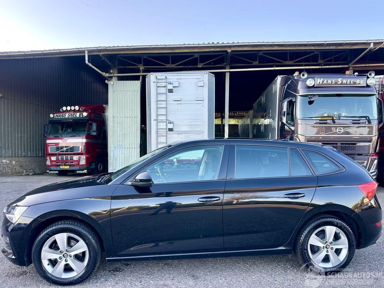 Skoda Scala 1.0 TSI 110pk 6-bak Ambition - nap - 1e eig - na, Auto diversen, Schadeauto's, Infoline@skoda-auto.cz, Zwart, Handgeschakeld