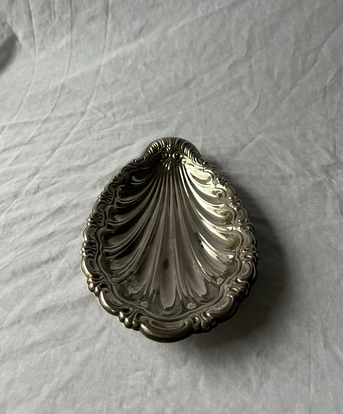 Vintage schelpschaal – verzilverd metaal – rijk gedecoreerd, Ophalen, Metaal, Vintage, Schaal of Schalen