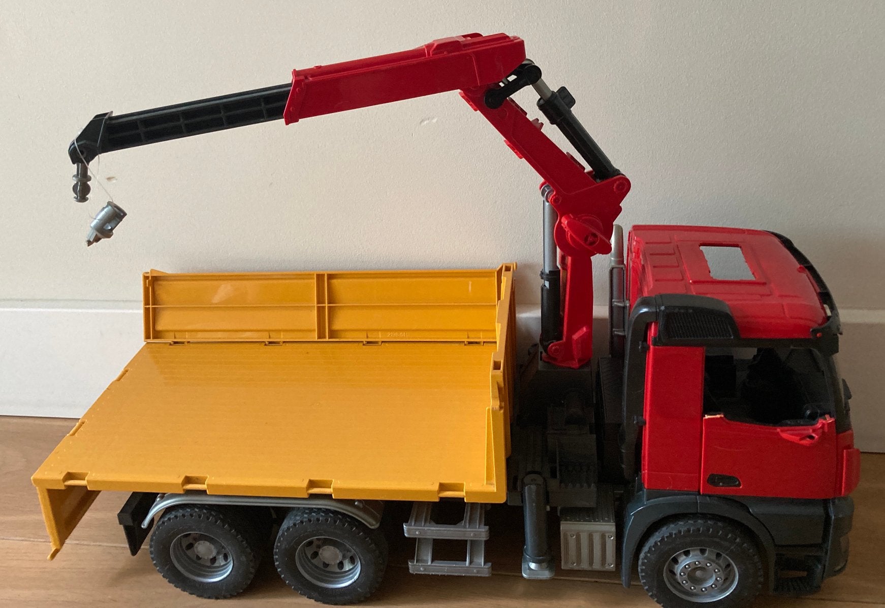 Bruder vrachtwagen met kiepbak en kraan, Ophalen, Gebruikt