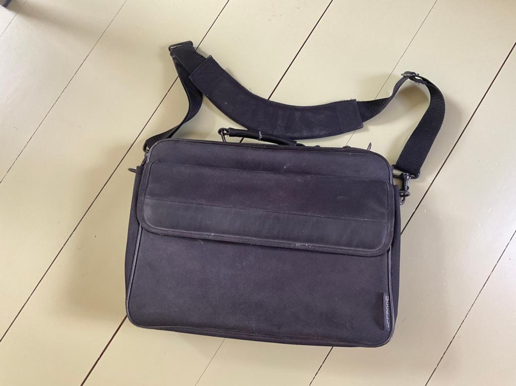 Zwarte laptoptas met schouderband - 15 inch, Gebruikt, Gevoerd laptopvak, 15 inch, Ophalen of Verzenden
