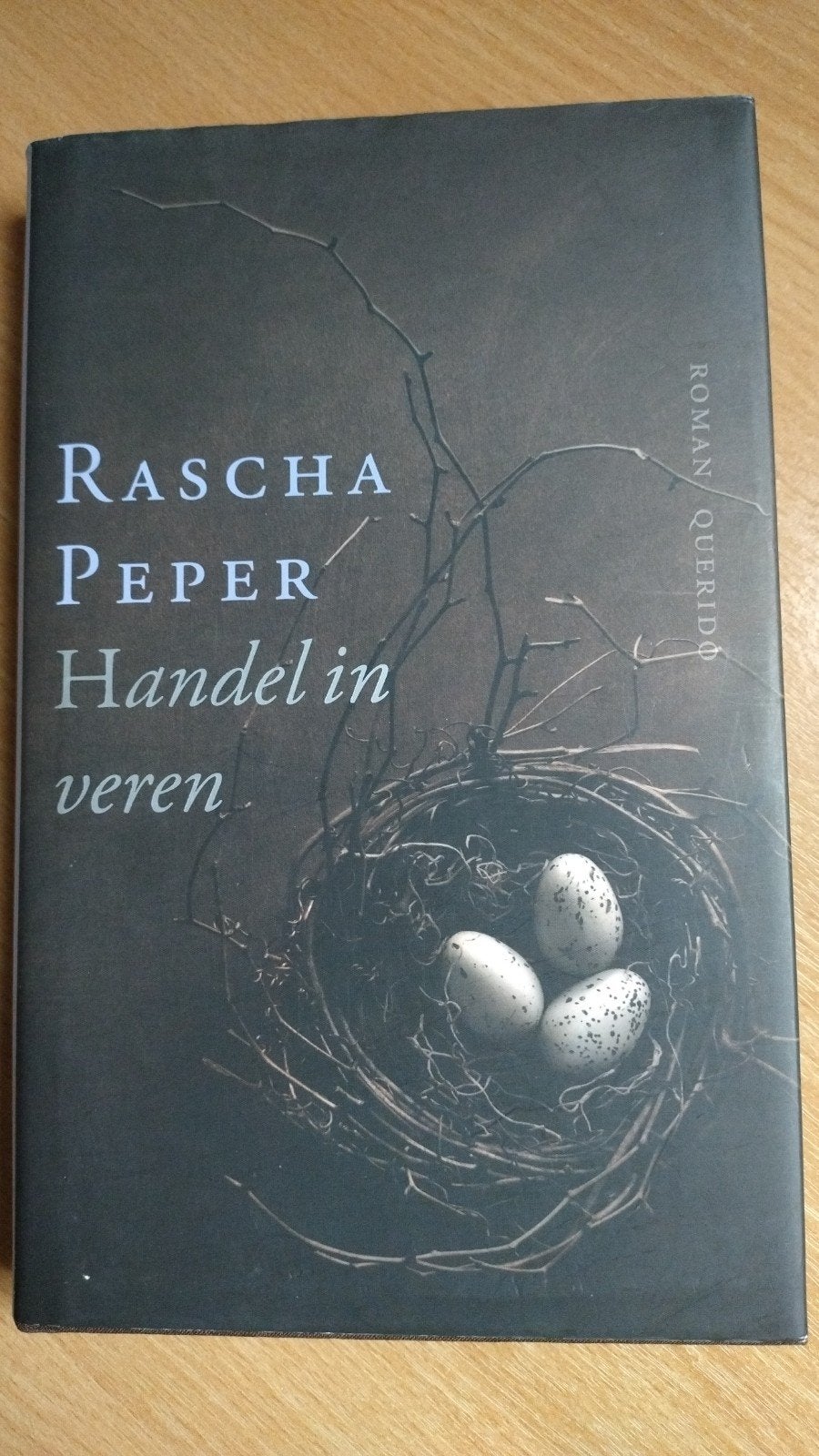 Handel in veren - Rascha Peper (Roman), Ophalen of Verzenden, Zo goed als nieuw, Rascha Peper, Nederland