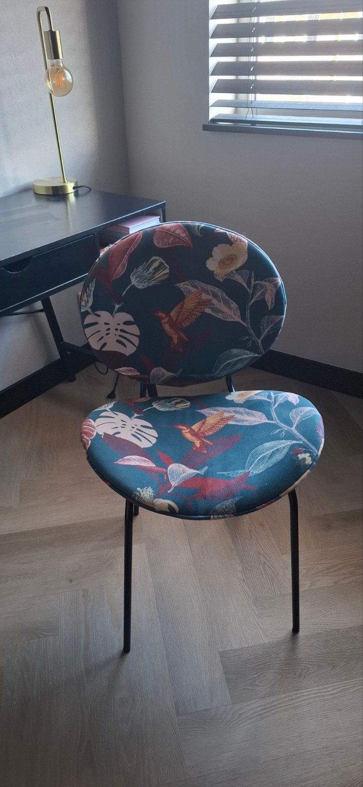 Decoratieve Stoel met Tropische Print - Zo goed als nieuw, Huis en Inrichting, Ophalen, Overige kleuren, Zo goed als nieuw, Metaal