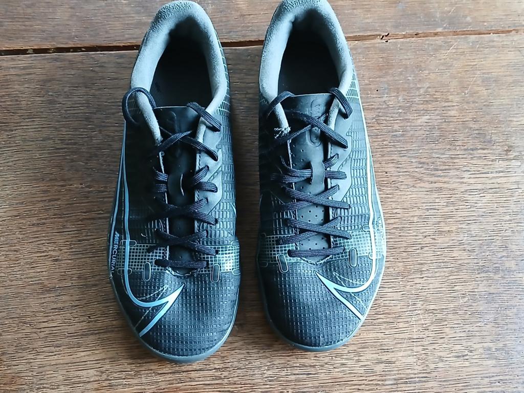 ZWARTE NIKE MERCURIAL ZAALVOETBAL SCHOENEN. 37.5, NIKE, Jongen of Meisje, Schoenen, Ophalen of Verzenden