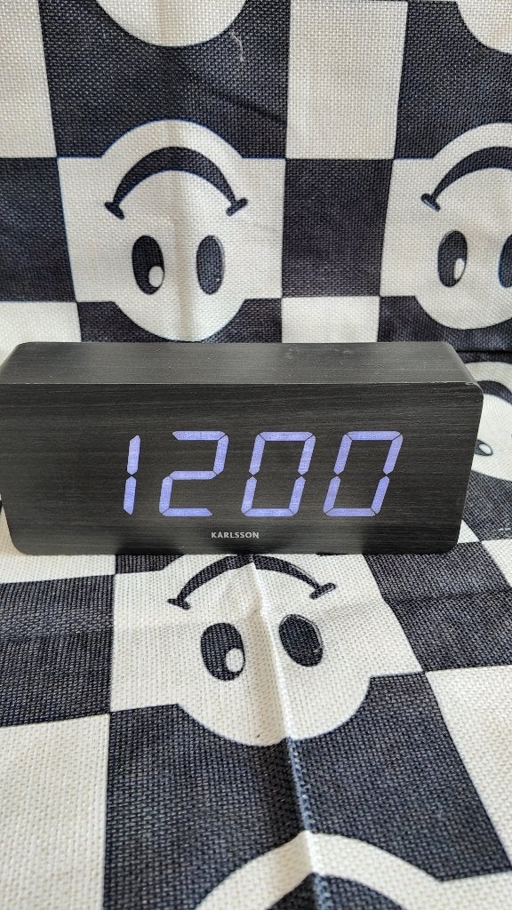 Karlsson LED Digital Alarm Clock – Wood Effect, Ophalen, Wandklok
