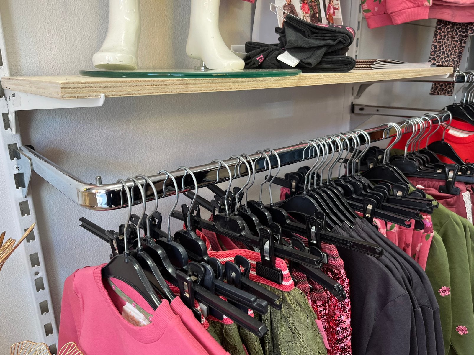 Diverse maten kleding stangen, Ophalen, Zo goed als nieuw