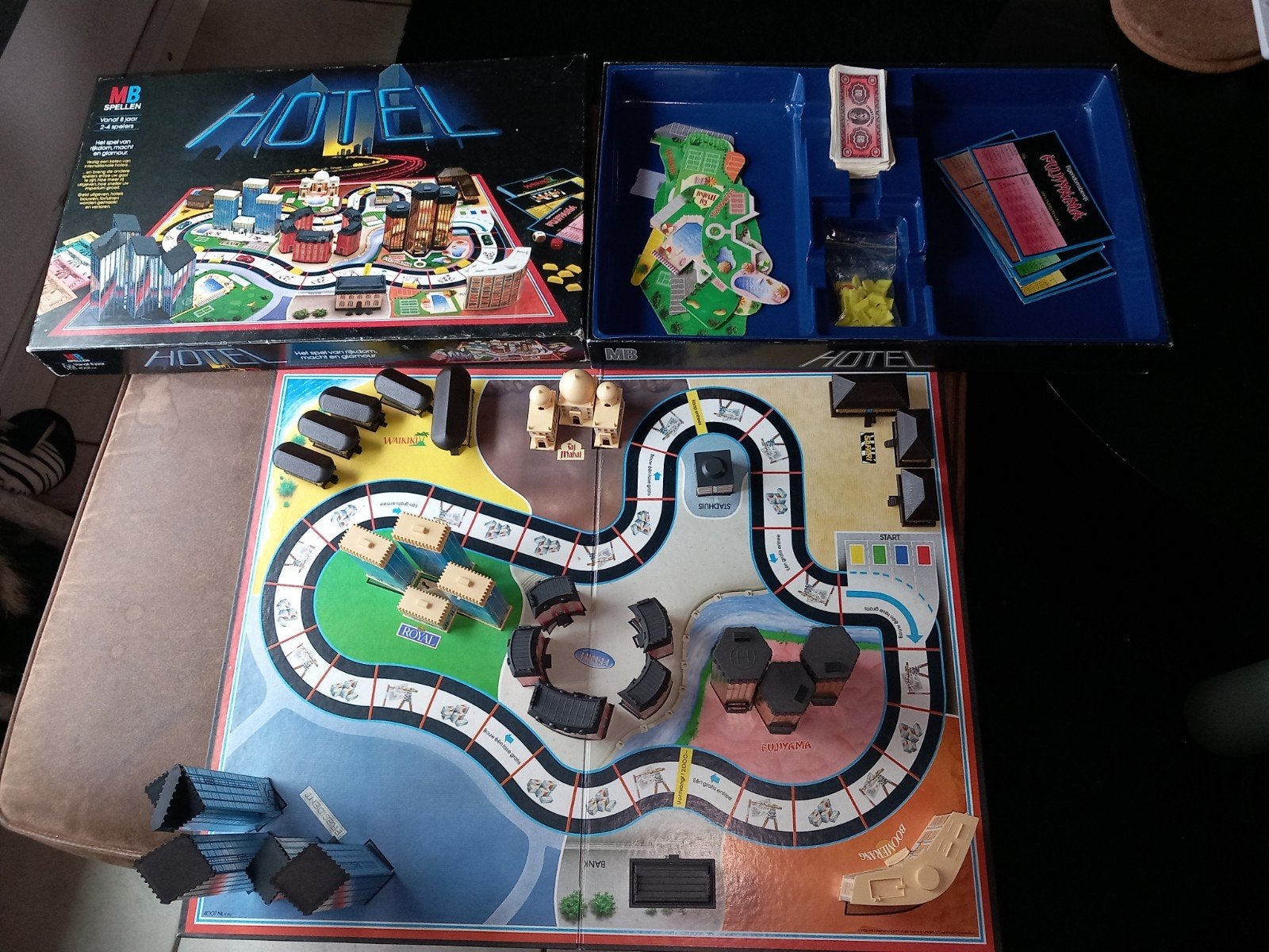 Hotel bordspel van MB Spellen, Hobby en Vrije tijd, Gezelschapsspellen | Bordspellen, Onbekend, zie doos voor details, Ophalen of Verzenden
