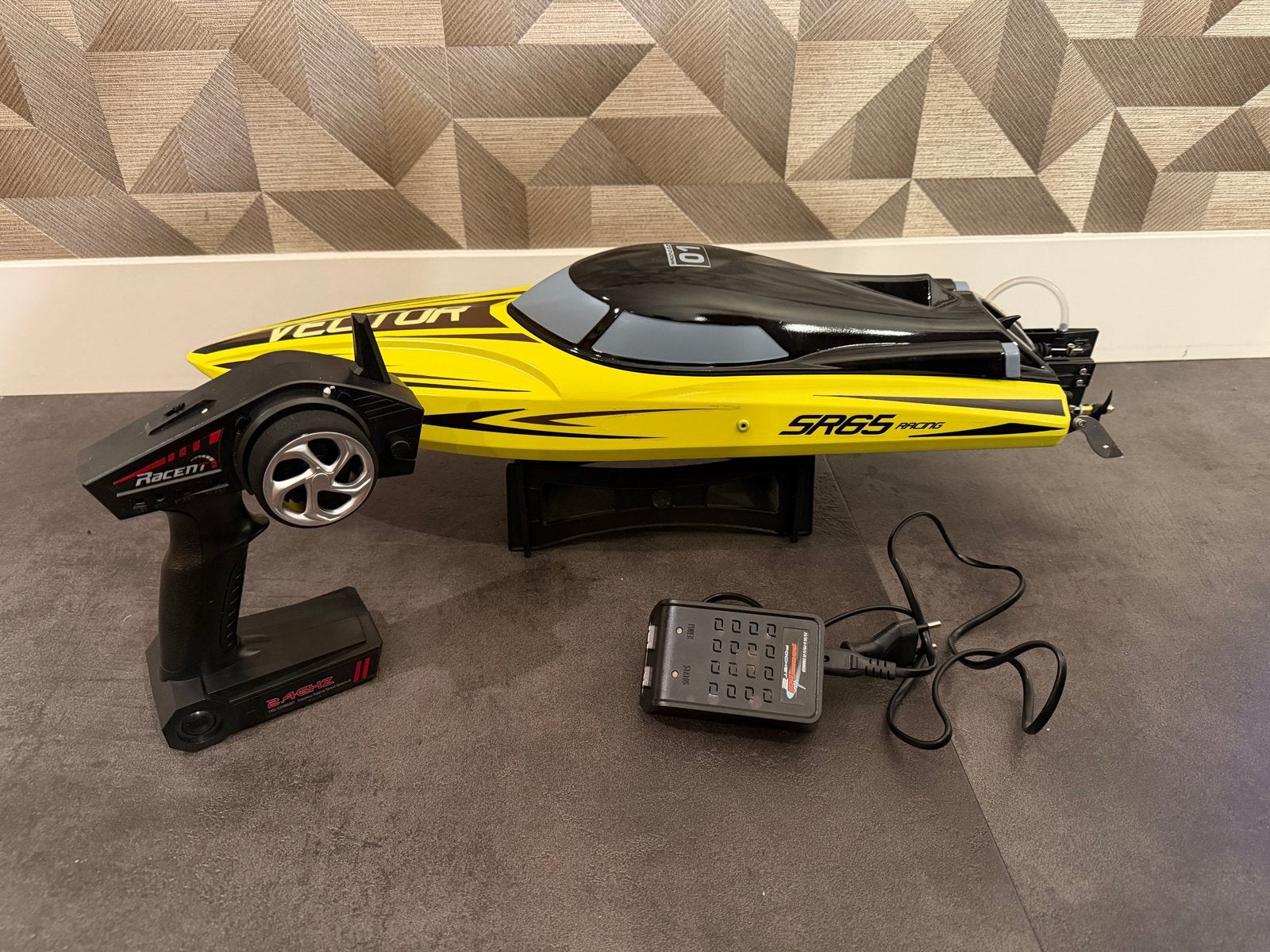 Gloednieuwe RC Boot Vector SR65 - Nooit gebruikt!, Ophalen of Verzenden, Nieuw