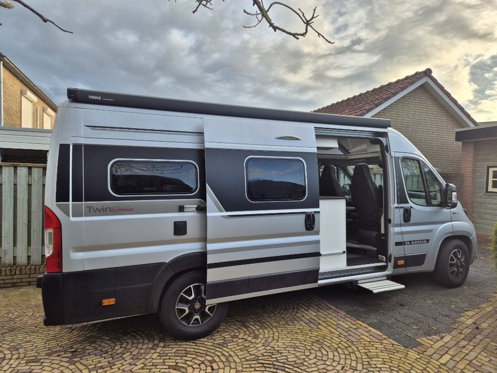 Adria Twin Supreme 640 SLB - 9traps Automaat  - 160 Pk, Buscamper of Camperbus, Fiat, Tot en met 3, Particulier