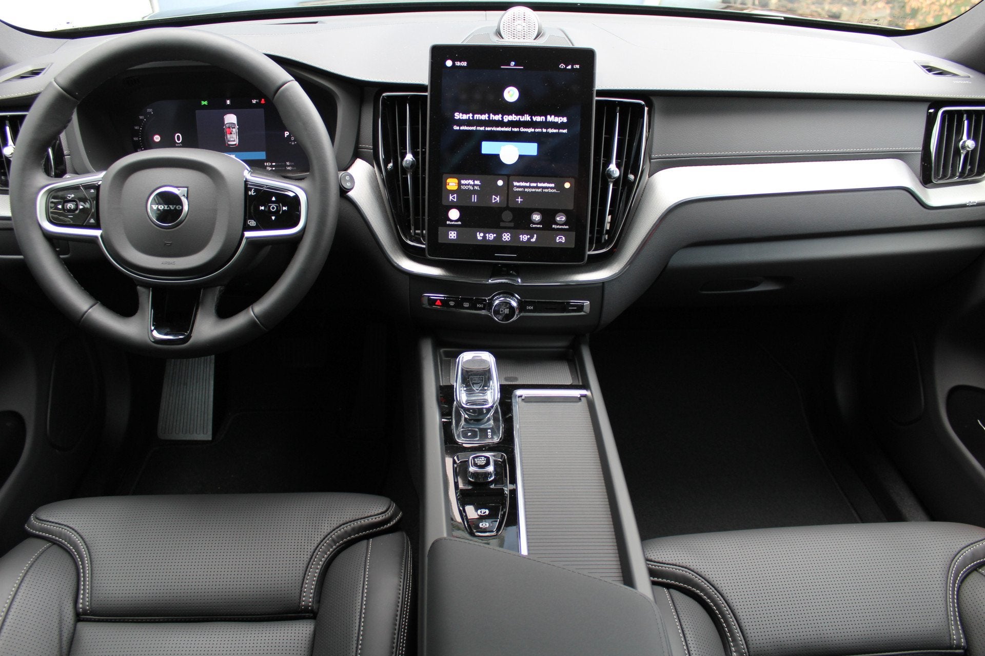 Volvo XC60 2.0 T6 Plug-in hybrid AWD Ultra Black Edition | 2, Gebruikt, 1969 cc, Zwart, Bedrijf
