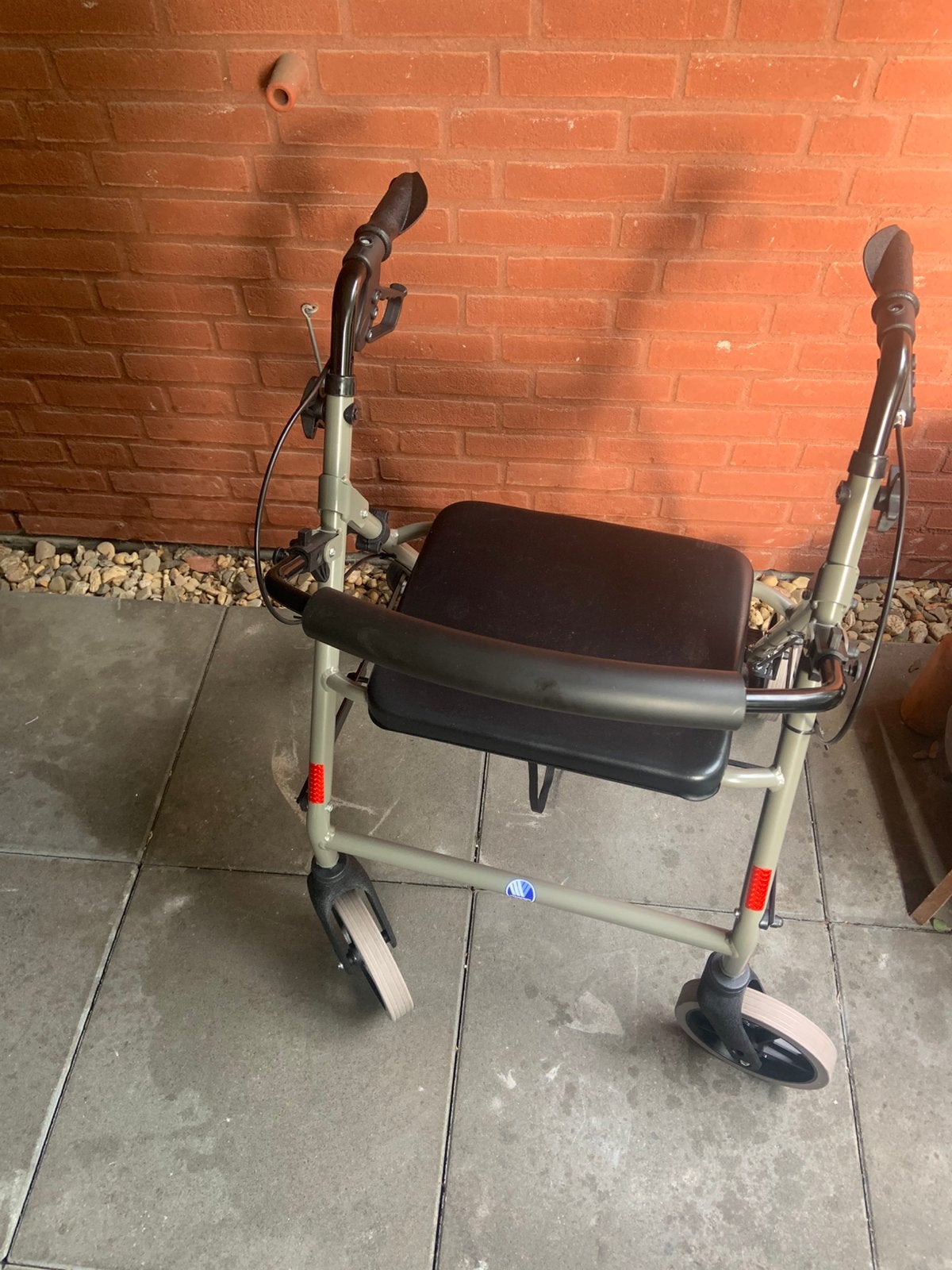 Te koop rollator (Vermeiren) met brede zit (z.g.a.n.), Diversen, Ophalen, Zo goed als nieuw