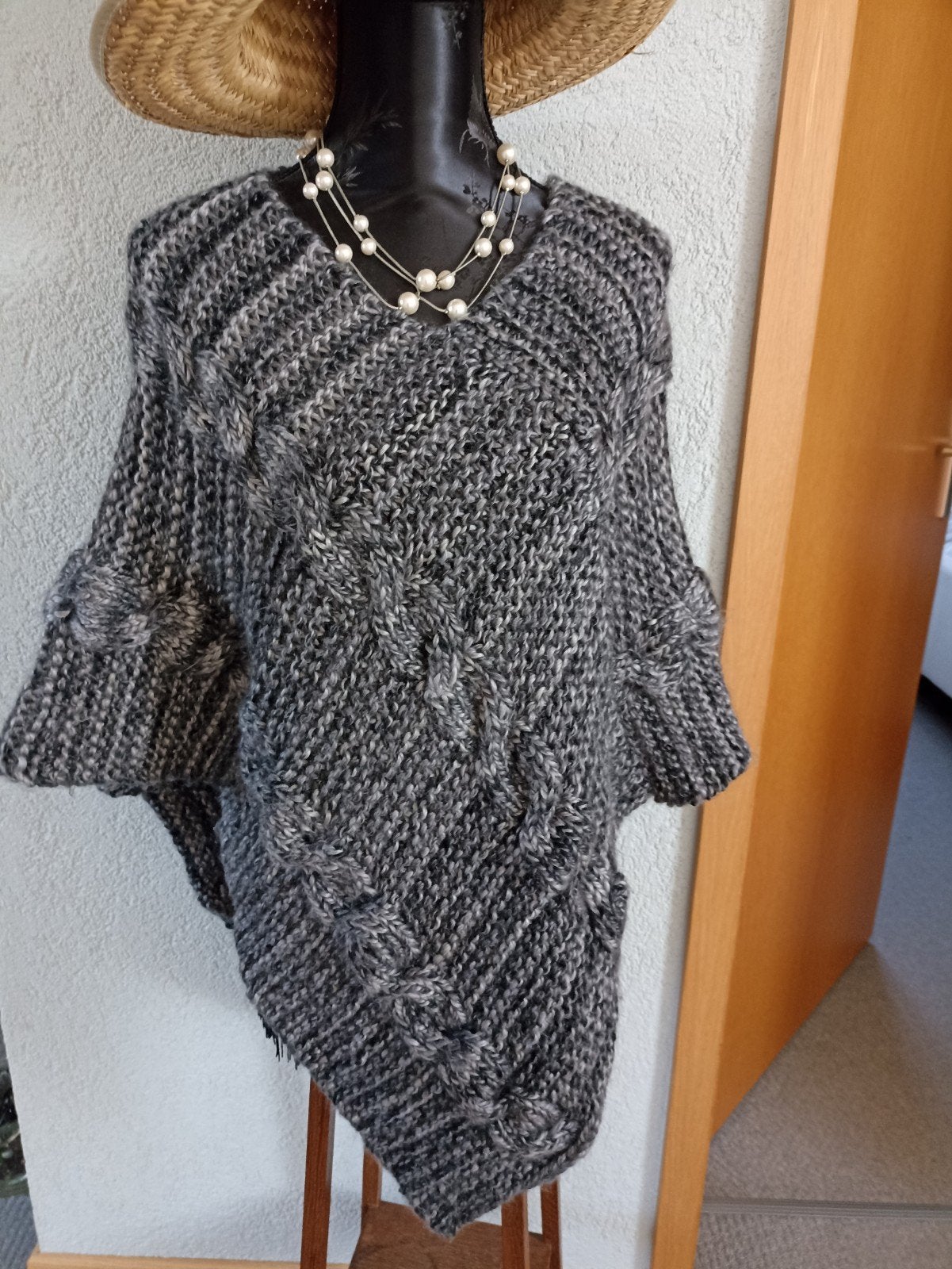 Handgebreide Poncho - Grijs/Zwart Melange, Ophalen of Verzenden