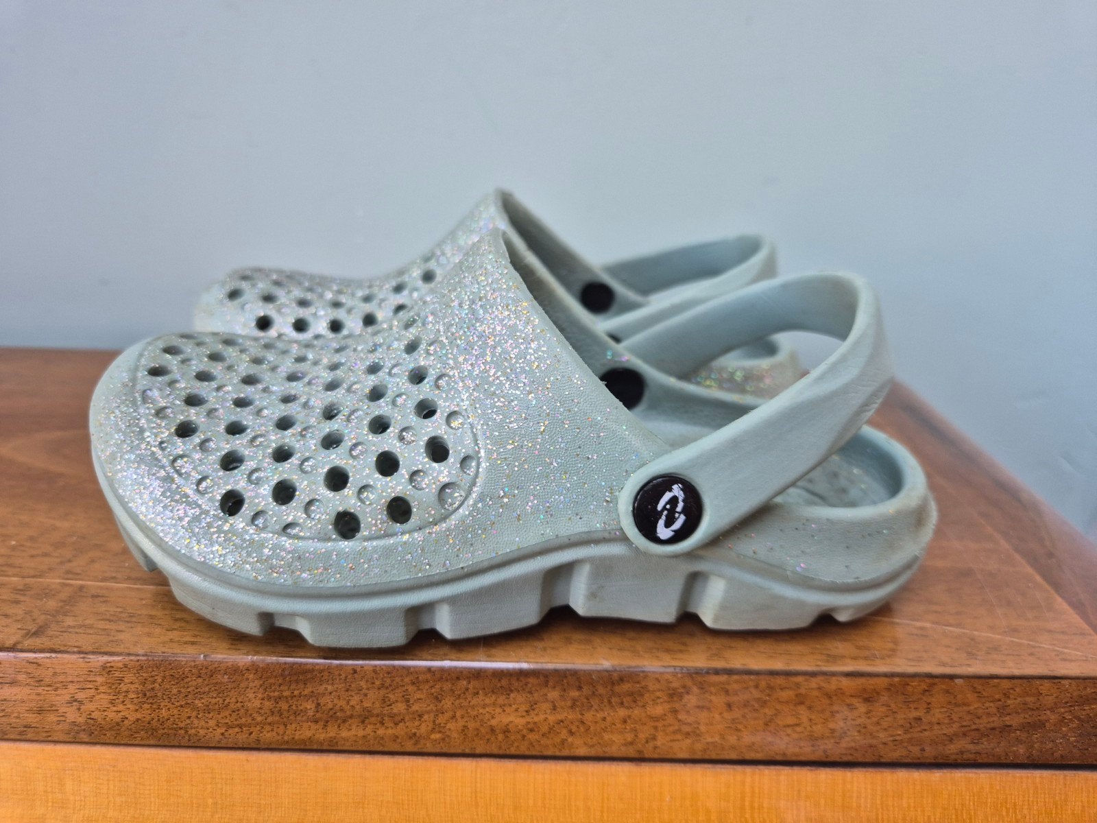Lichtgroene Glitter nep Crocs sandalen waterschoenen maat 31, Gebruikt, Jongen of Meisje, Schoenen, Ophalen of Verzenden