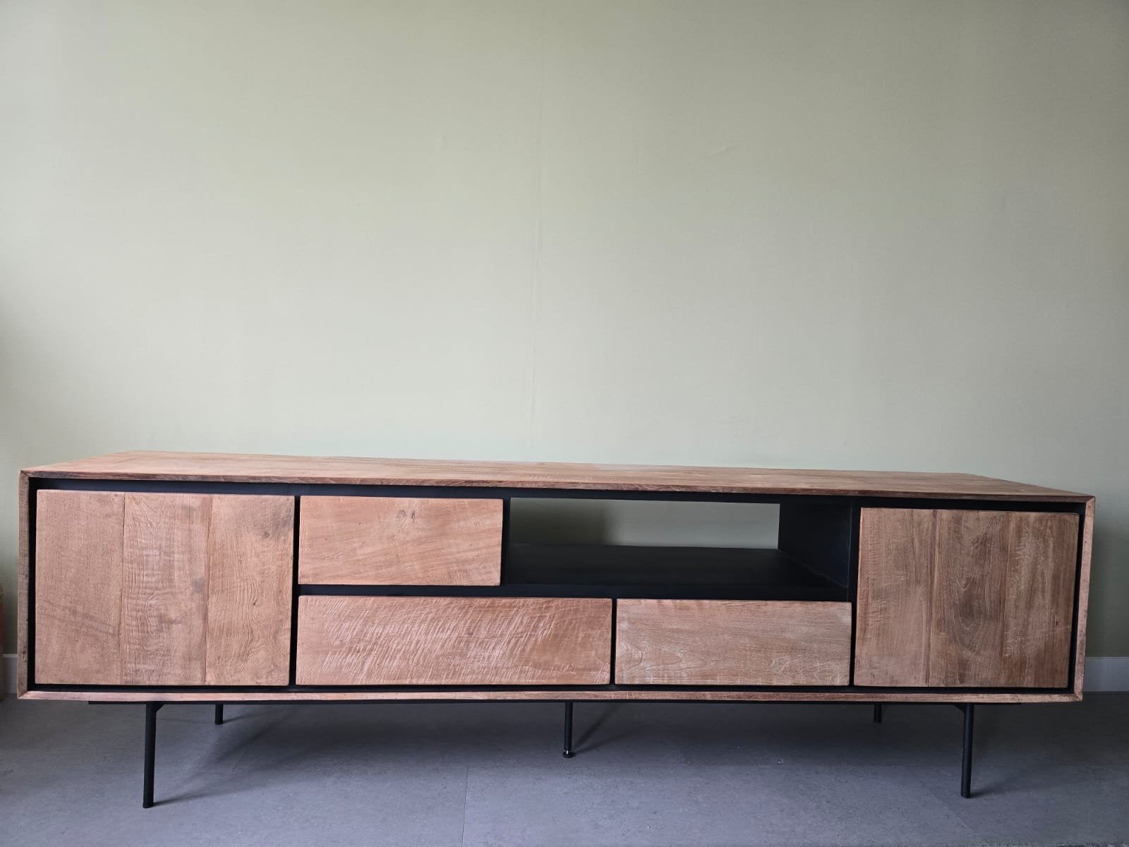 DTP Home Metropole Tv Meubel Large, Huis en Inrichting, Kasten | Televisiemeubels, Modern, Industrieel, 150 tot 200 cm, Zo goed als nieuw