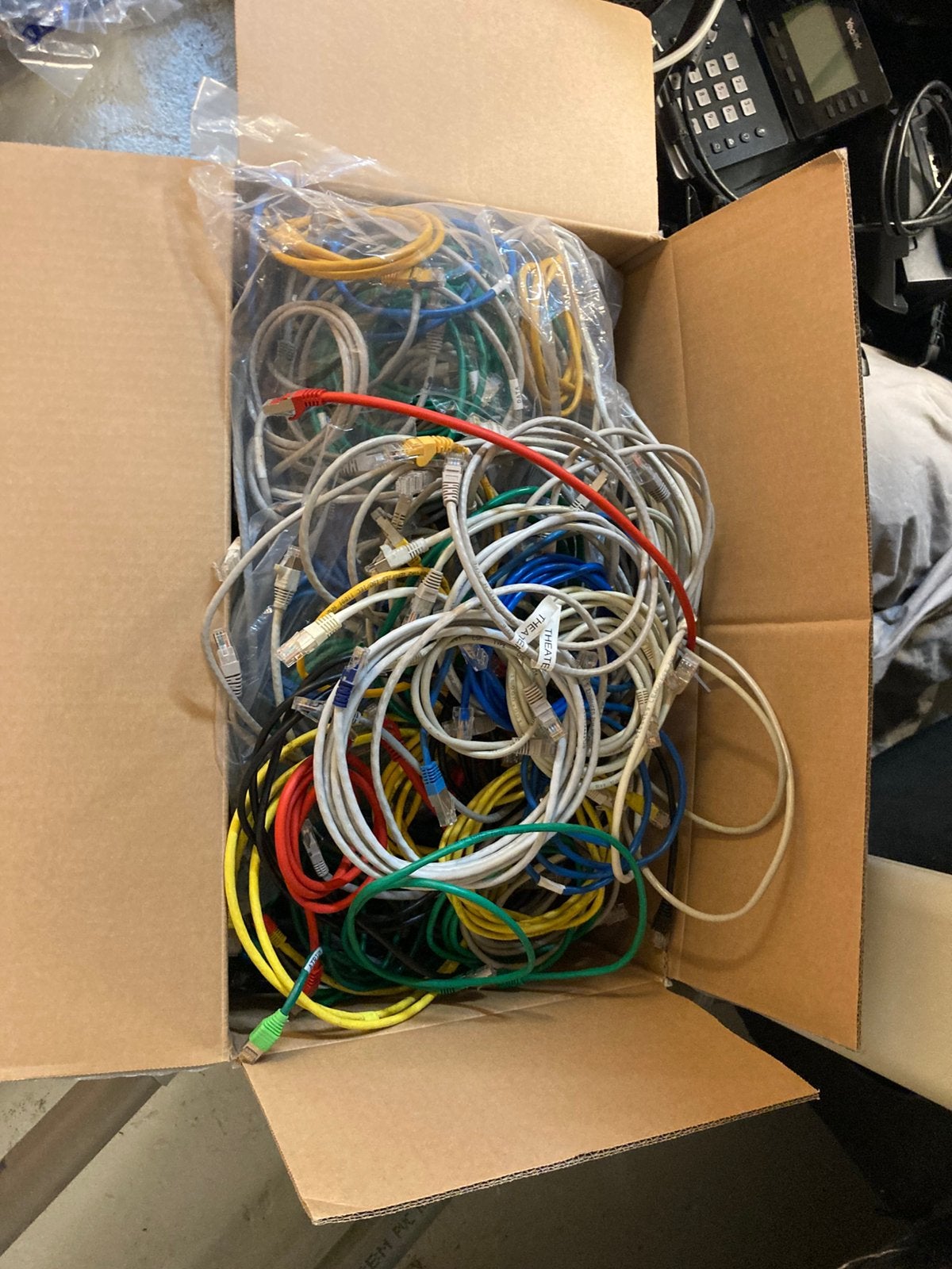Doos met ca 100 utp cat 6 en 5e patchkabel, Ophalen of Verzenden, Zo goed als nieuw