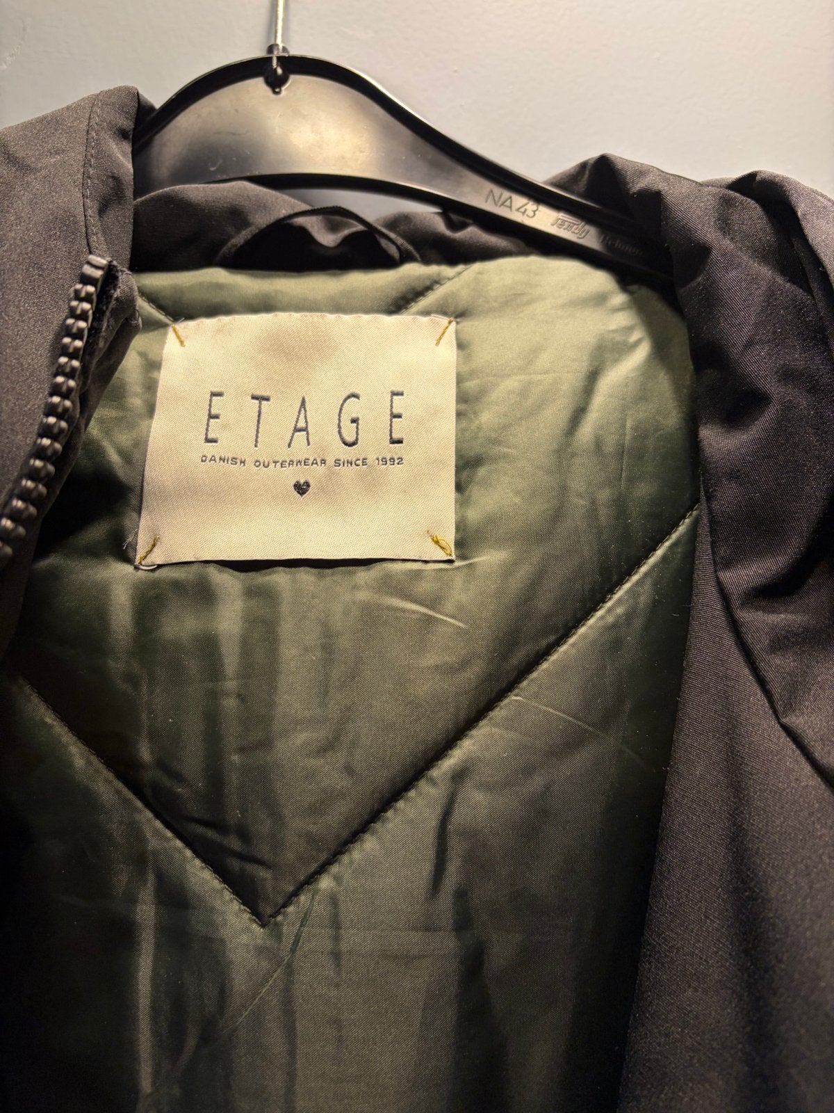 Etage Zwarte Winterjas Maat 48 - Zo goed als nieuw, Kleding | Dames, Ophalen of Verzenden, Zo goed als nieuw, Maat 46/48 (XL) of groter