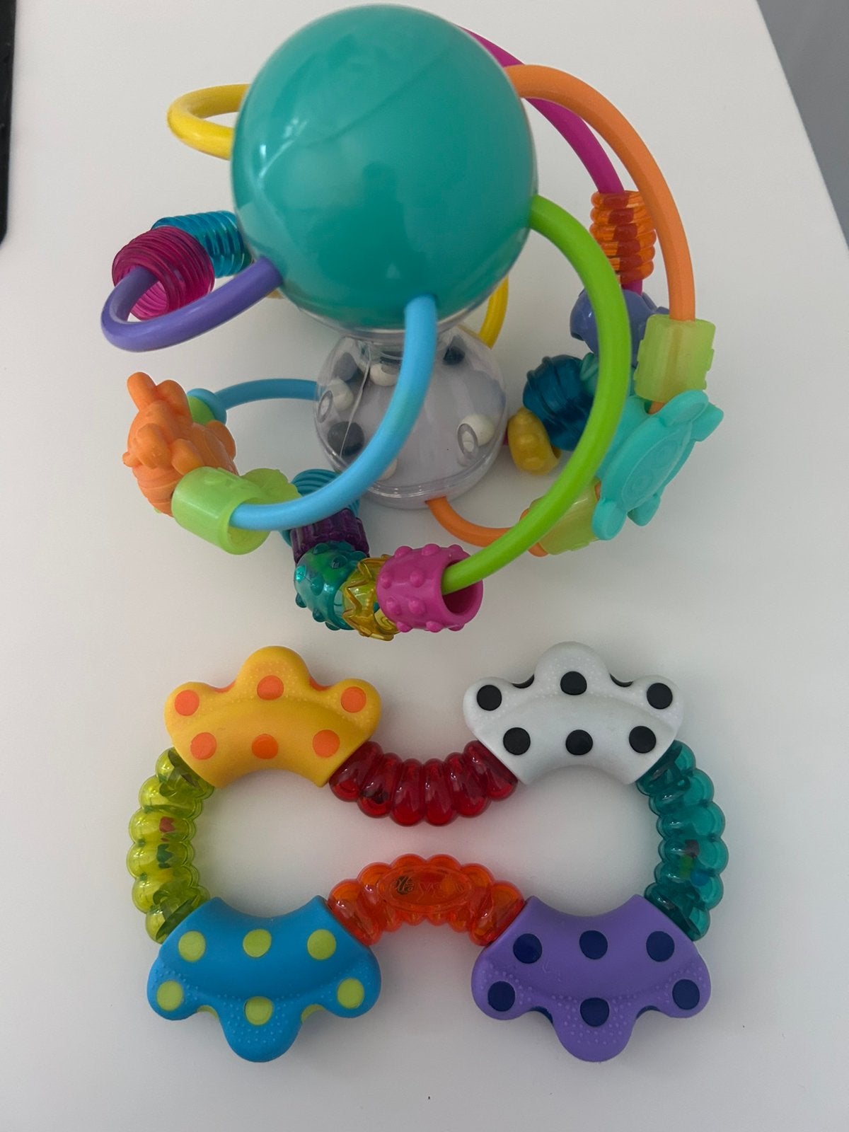 Playgro draairammelaar en spelen-en-leren bal, Kinderen en Baby's, Ophalen, Zo goed als nieuw, Mobiel, Met geluid