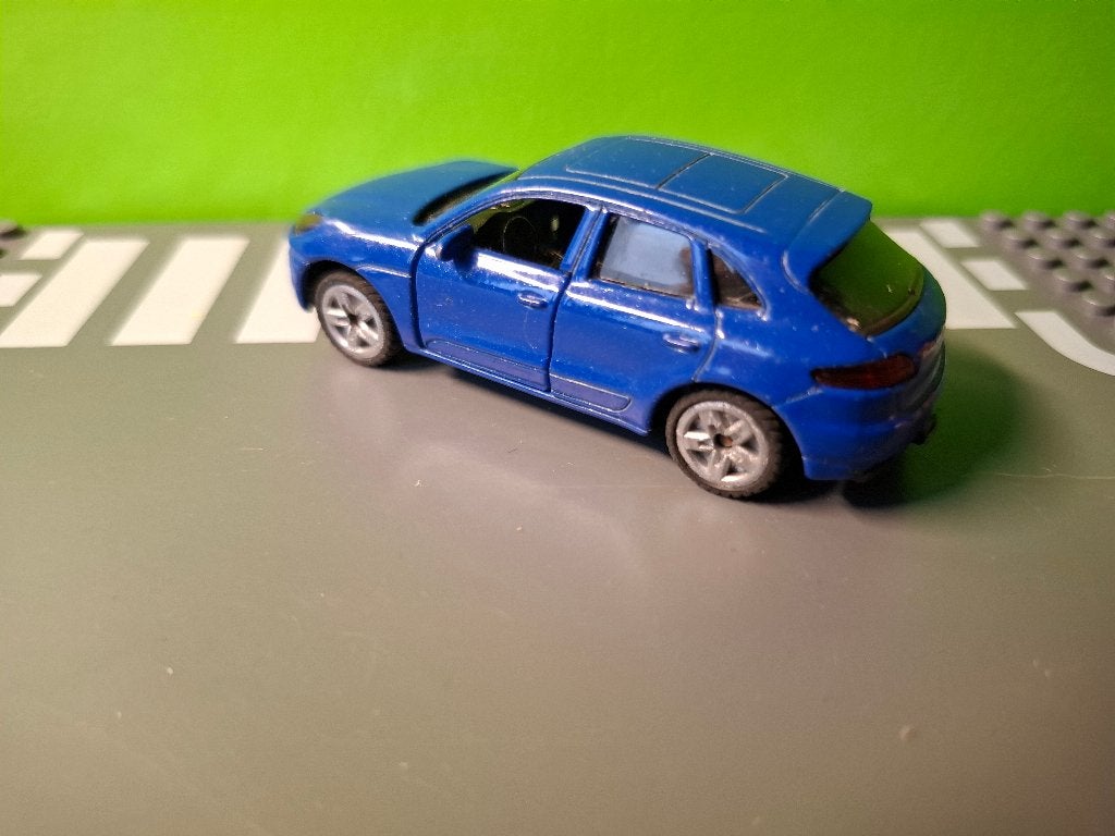 Siku 1452 - Porsche Macan Turbo [blauw] 1/55, Hobby en Vrije tijd, Ophalen of Verzenden, Gebruikt, Auto