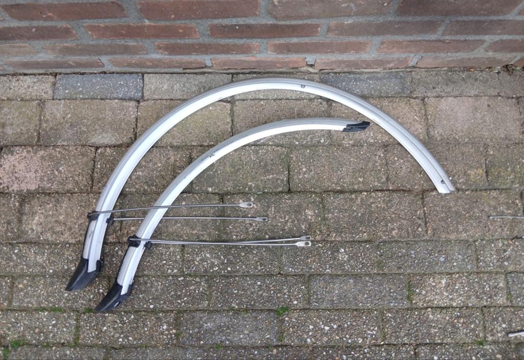 Fiets Spatborden 28 inch, Fietsen en Brommers, Fietsaccessoires | Fietsbellen, Ophalen of Verzenden