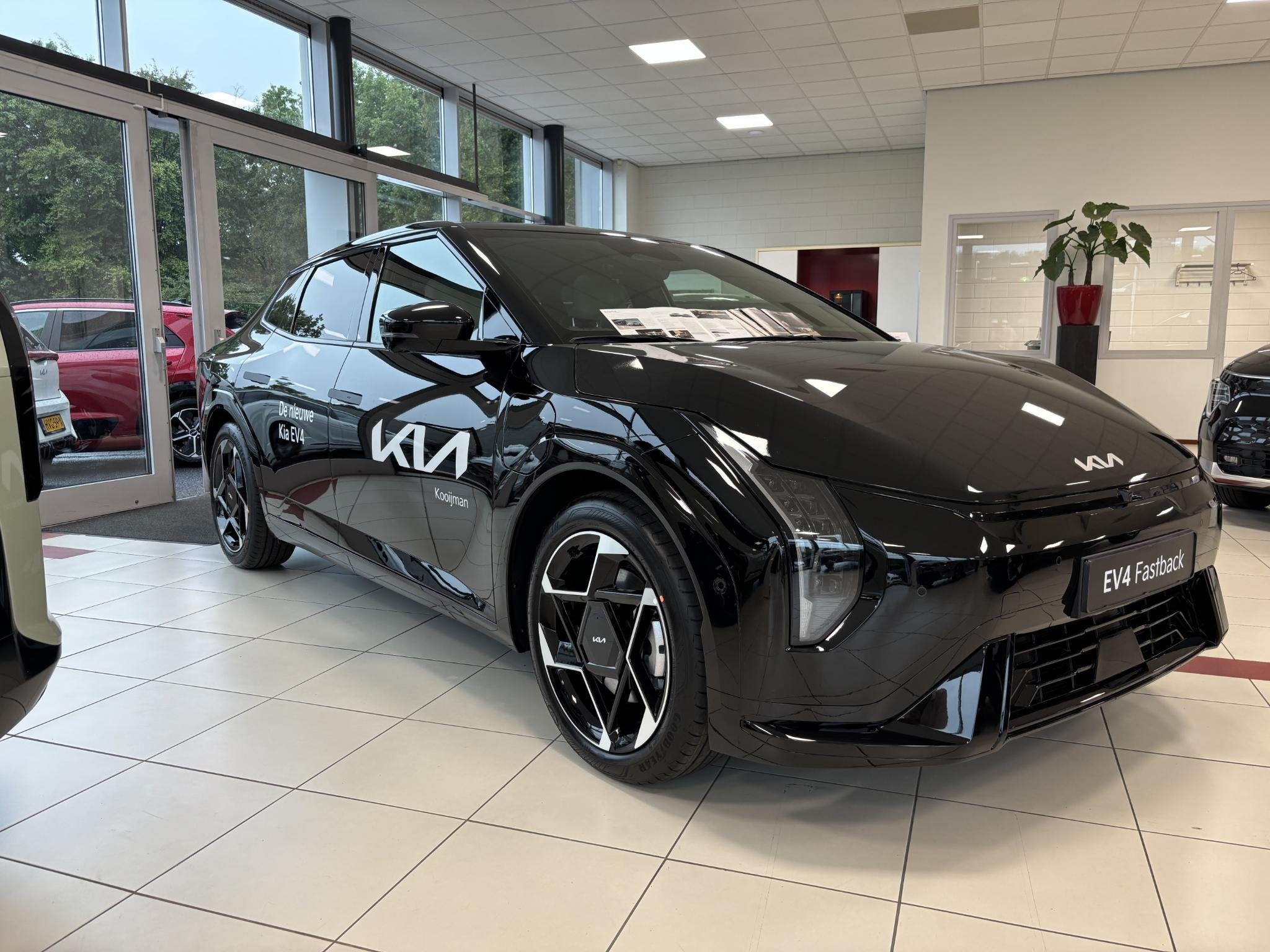 Kia EV4 Fastback GT-PlusLine 81.4 kWh 17 % bijtelling | 360-, 81 kWh, 612 km, Parkeerassistent, 33 min