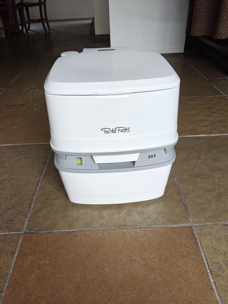 Thetford porta potti 365, Caravans en Kamperen, Ophalen, Zo goed als nieuw