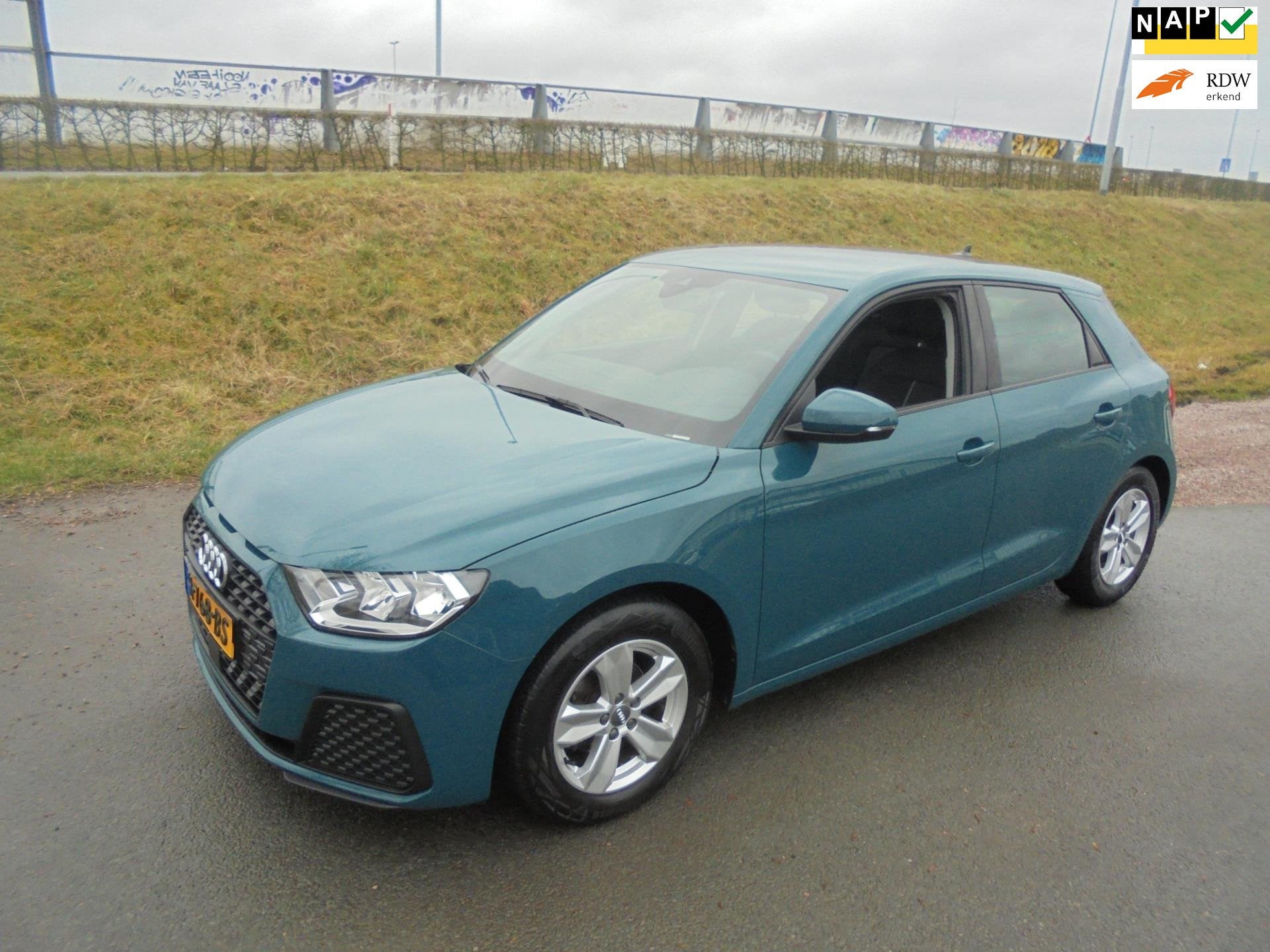 Audi A1 Sportback Audi A1 25 TFSI Benzine airco navigatie pd, Euro 6, 95 pk, Start-stop-systeem, 49 €/maand