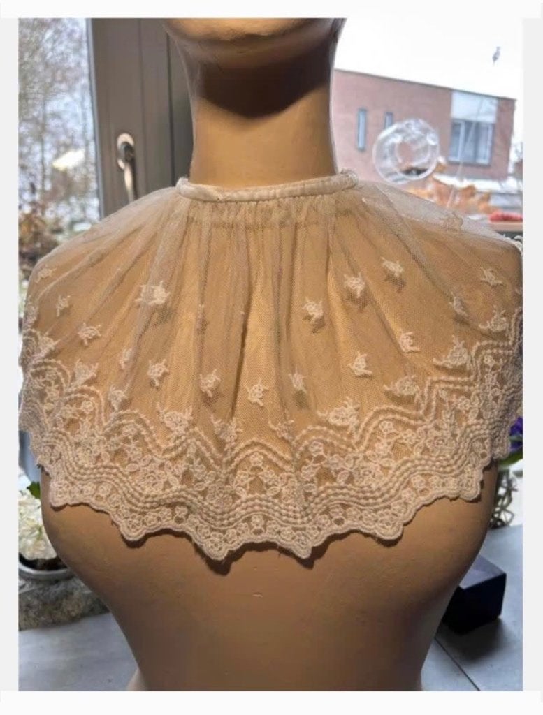 Antieke kraag, prachtig bewerkt, zeer oud, gebroken wit, Ophalen of Verzenden, Dames