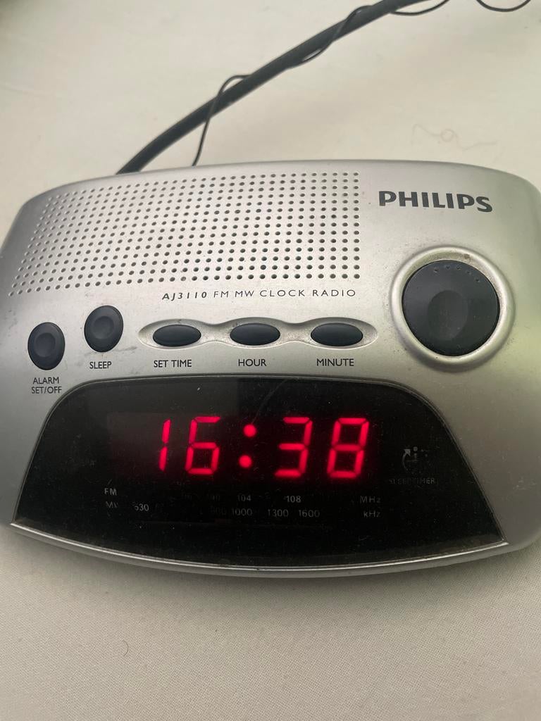 Philips AJ3110 FM MW Wekker Radio - Zilver, Verzenden, Gebruikt, Radio