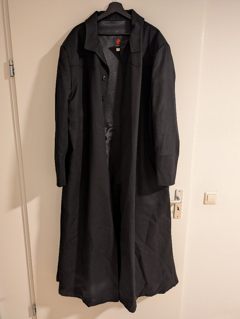 Lange zwarte jas, Kleding | Dames, Ophalen, Zo goed als nieuw, Maat 46/48 (XL) of groter, Zwart