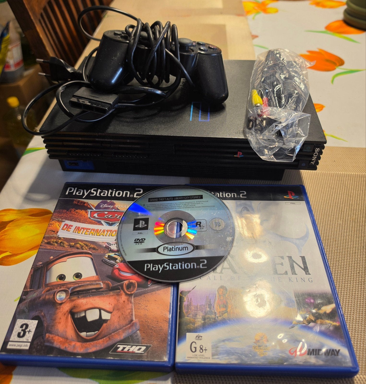 PlayStation 2 (PS2) - Geen beeld/ onderdelen., Spelcomputers en Games, Spelcomputers | Sony PlayStation 2, Met games, Met 2 controllers