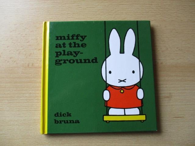 Nijntje boekje  Miffy at the playground, Ophalen of Verzenden, Zo goed als nieuw, Sprookjes