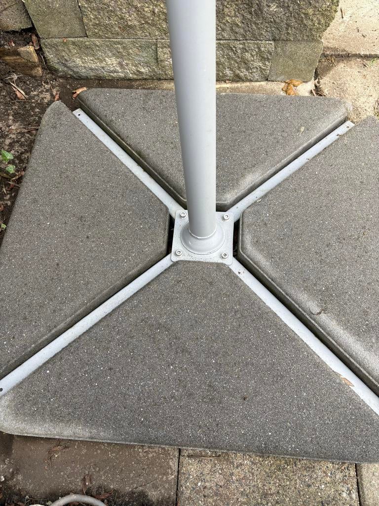 Ikea Zweefparasol met voet - Grijs, Ophalen, Gebruikt, Kantelbaar, 2 tot 3 meter