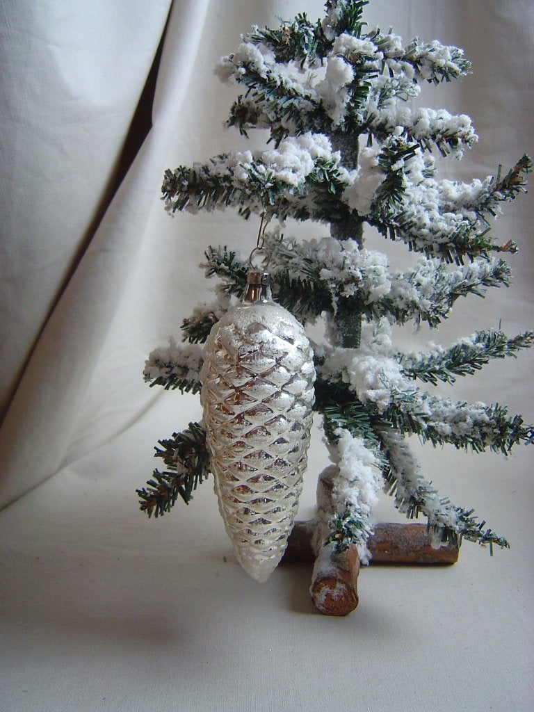 Oude grote gesuikerde dennenappel kerstbal, Diversen, Ophalen of Verzenden, Gebruikt