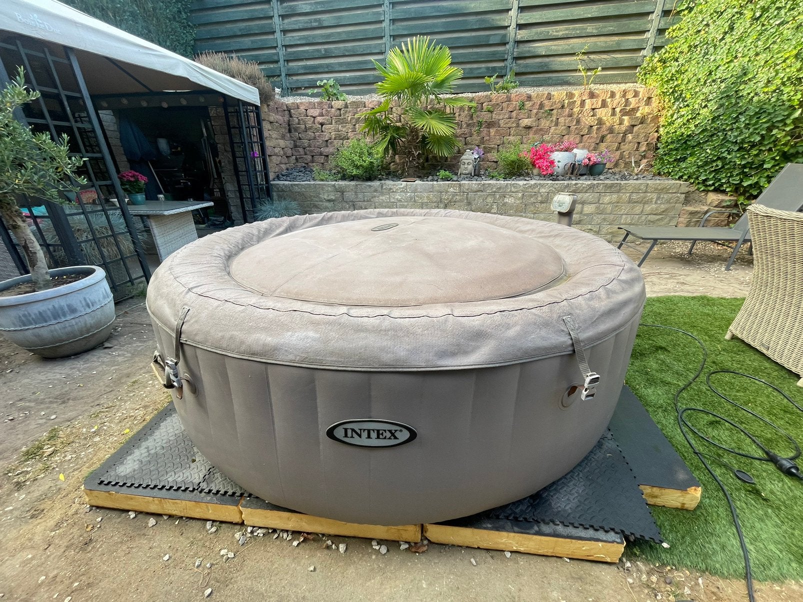 Intex jacuzzi 4/6 pesonen, Ophalen, Gebruikt, Filter, Opblaasbaar