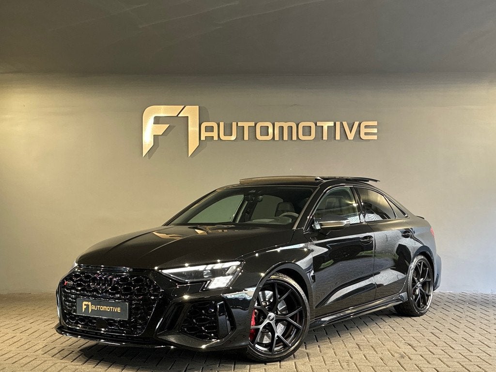 Audi RS3 Limousine 2.5 TFSI Quattro Pano|HuD|Massage|B&O|BTW, Automaat, Gebruikt, RS3, Zwart